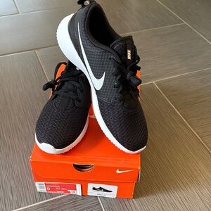 Nike Roshe G Black Mesh Golf Sneakers with White Accents SIZE 9 NIB